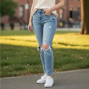 American Eagle Outfitters Light Wash Distressed Stretch Denim Jeans Size 0